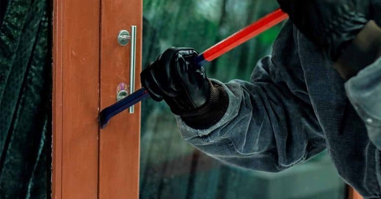 Defining Burglary vs Robbery | SafeWise.com
