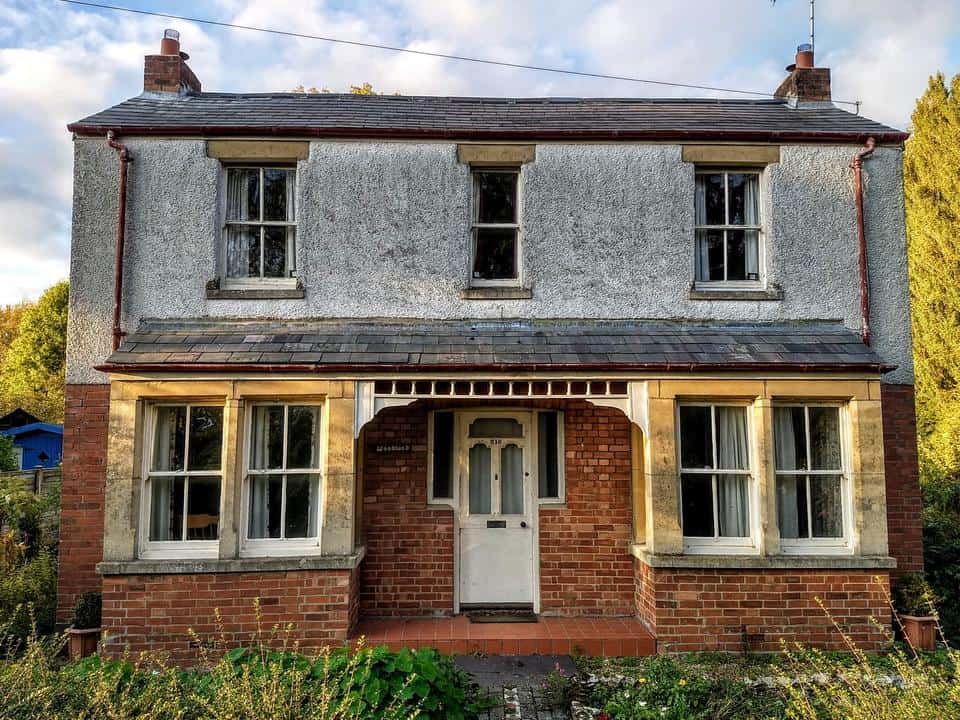 Detached Garages vs Carports: Which is Best?